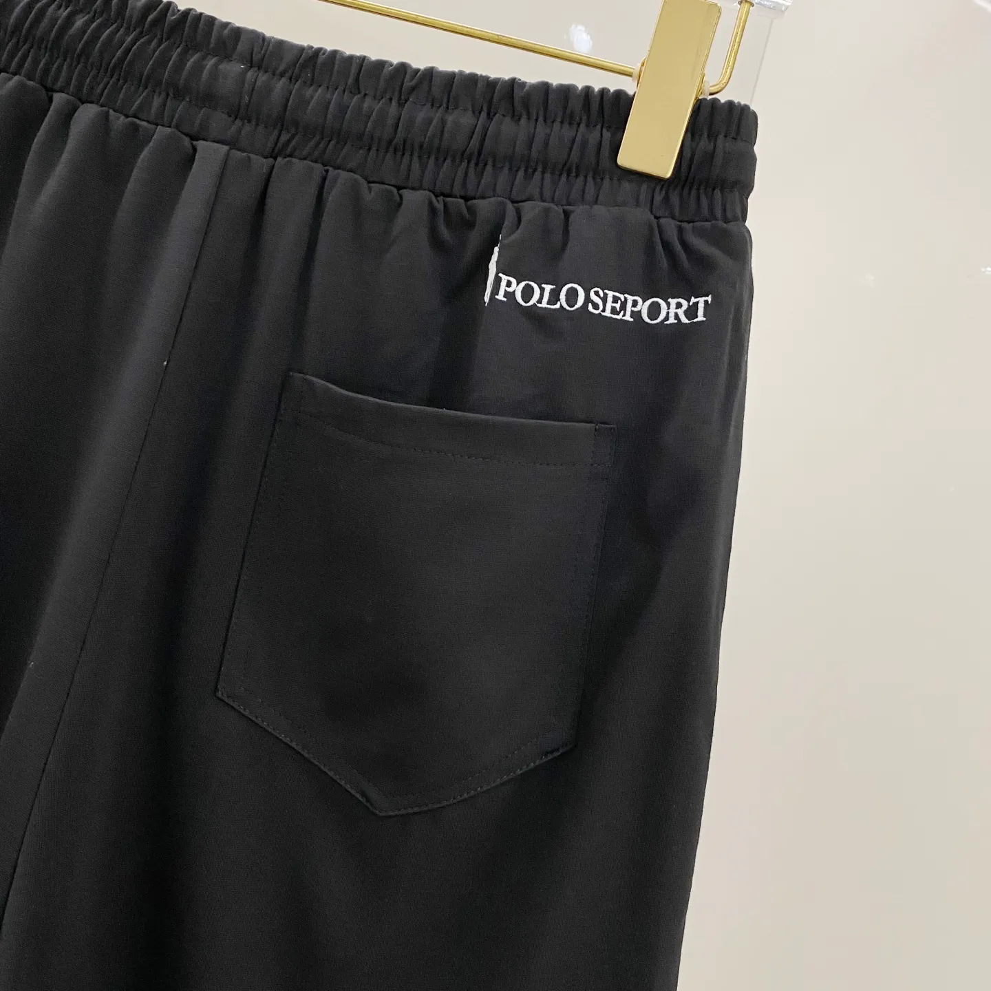 P210 🌸🌸 Ralph Lauren Polo 2025 spring and summer new trousers [knitted trousers] feel comfortable to wear, low-key yet luxurious, very high-end, with pockets designed to be fashionable and high-end. Needless to say, the trousers style and cut are exquisite and vivid. Really first-class and top-quality materials. Really top-grade casual pants and elastic pants of outstanding quality. After heavy washing, the trousers are very soft and not fussy. The upper body is absolutely stylish. Extremely luxurious. Size:M-4XL